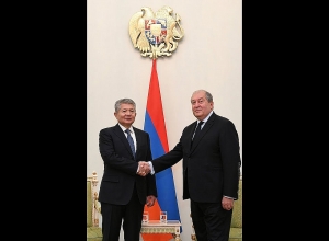 Новоназначенный посол Кыргызстана вручил верительные грамоты президенту Армену Саркисяну