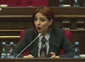 Որքան էլ փորձեցիք միկրոֆոնը ծռել ամբիոնի մոտ, կարծում եմ քաղաքացիներին նույնպես չհամոզեցիք․