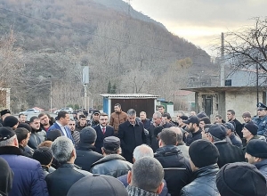 Պահանջում են 3 ամսվա աշխատավարձը․ Ալավերդիում փակել էին երկաթգիծը