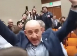 Բողոքի ակցիա ԱՄՆ-ում՝ հայ համայնքի ներկայացուցիչների հետ հանդիպման ժամանակ