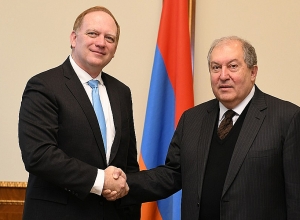 Armen Sarkissian receives CEO of EastWest Institute