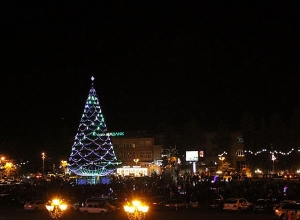 Зажглись огни на главной елке Гюмри