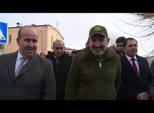 Փաշինյանը ծանոթանում է  Գյումրիի Տիգրան Մեծ փողոցի հիմնանորոգման աշխատանքներին