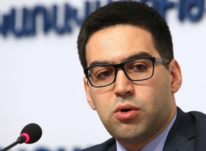 Рустам Бадасян провел телефонный разговор с председателем Венецианской комиссии