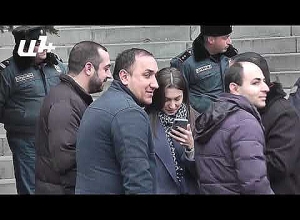 Ի աջակցություն Հրայր Թովմասյանի  հավաք՝  ՍԴ-ի դիմաց