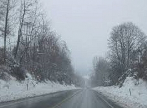 Рекомендуется ездить исключительно на автомобилях, снабженных зимними шинами.