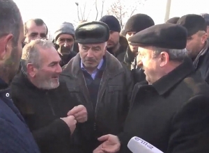 Արմավիրի մարզում ոստիկանությունը ցուցարարներին թույլ չտվեց փակել մայրուղին