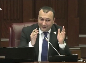 Նախարարը՝ փակվող ծննդատների մասին