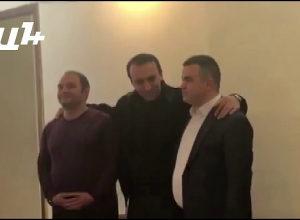 Ցմահ դատապարտյալ Աշոտ Մանուկյանն ազատ արձակվեց