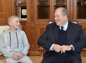Նախագահ Արմեն Սարգսյանը հյուրընկալել է 10 ամյա Ռոմիկ Արշակյանին