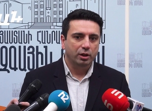 Դուք, զինվորական բժշկին ախրանիկներով քացով ծեծող տեսակ եք․ Սիմոնյանը՝ նախկին իշխանությանը