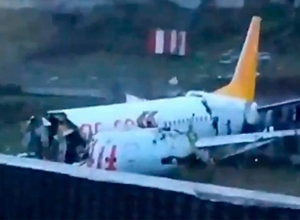 В Стамбуле самолет потерпел аварию