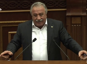 Էս դահլիճն ինչքան էլ զարդարեն, մեկ է արյան հոտ է գալիս. Սասուն Միքայելյան