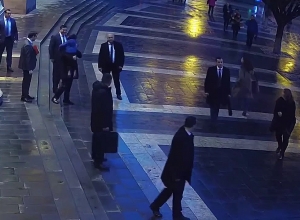 Տեսախցիկները ֆիքսել են Նիկոլ Փաշինյանի և անծանոթ փոքրիկի գրկախառնությունը