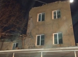 Крыша Дилижанской художественной школы полностью обвалилась