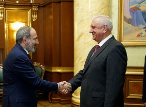 Премьер-министр Никол Пашинян встретился с председателем Коллегии ЕЭК Михаилом Мясниковичем