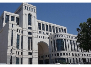 300 человек остались без работы: Акция бывших сотрудников Национального института образования