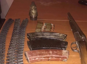 Ոստիկանության բաժիններում ապօրինի զենք զինամթերք է հանձնվել, այդ թվում՝ «Կալաշնիկով» ներ