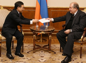 Армен Саркисян и посол Китая обратились к ситуации, сложившейся вследствие коронавируса