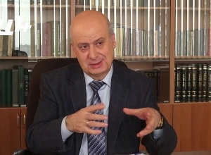 Գյուրջինյանը՝ սոցկայքերում հայատառ գրելու, ինչպես նաեւ «I love Abovyan» զարդարանքի մասին