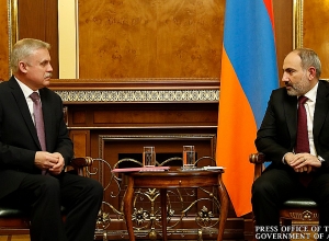 Премьер-министр Пашинян принял генерального секретаря ОДКБ Станислава Зася