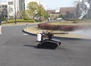 Կորոնավիրուսի դեմ պայքարի նպատակով Չինաստանում ախտահանող ռոբոտներ են փորձարկում