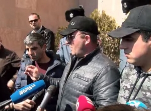 Акция протеста водителей туристических микроавтобусов: Прямой эфир