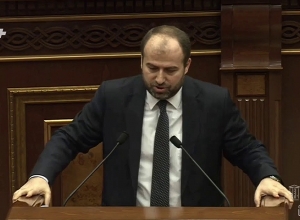 Երբևէ ծրարով կամ առանց դրա փող ստացե՞լ եք. հարց նախարարին