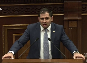 Այդ ե՞րբ եք տեսել ես տակից ինչ-որ բաներ անեմ. Սուրեն Պապիկյան