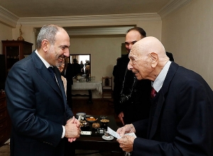 Премьер-министр вручил 105-летнему Нурхану Юсуповичу паспорт гражданина РА