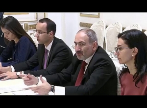 Փաշինյանը ընդունել է զոհված զինծառայողների ծնողներին