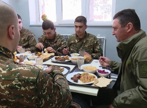 Джалал Арутюнян ознакомился с меню