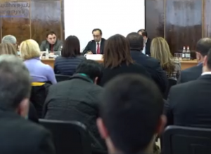 А. Торосян встретился с директорами крупных медучреждений РА