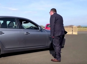 Как молятся во время коронавируса? Литургия в автомобилях