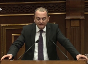 Արջը 7 երգ գիտի, 7-ն էլ  մեղրի մասին