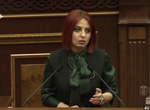 Есть тревожный звонок, что в Эчмиадзине сотрудники ЭСА ходили по домам, требовали производить выплаты: депутат