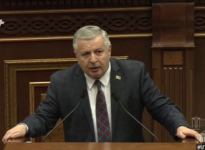 Разве армянский народ недостоин того, чтобы Католикос и Президент направили послание в этот тяжелый момент? Багратян