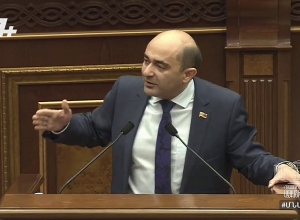 Եթե վստահում եք ձեր Կառավարությանը, ինչո՞ւ եք սիգնալով խոսում․ Էդմոն Մարուքյանը՝ պատգամավորներին