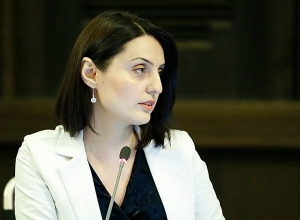 Предлагается подарить жилую площадь или квартиры, предоставленные 163 семьям, выпускникам детского дома, которые там живут: З. Батоян