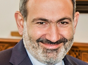 Клубника поступила в воинскую часть: Никол Пашинян опубликовал видеоматериал