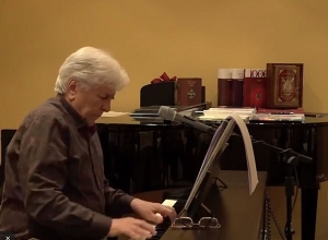 LIVE. Robert Amirkhanyan sings for self-isolated people