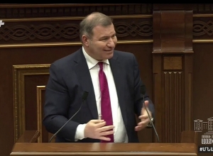 Предоставить право на пособие по уходу за ребенком и неработающему родителю: предложение