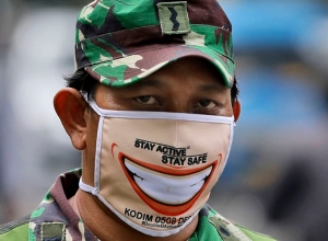 Коронавирус отступает, по пути унося все новые жизни