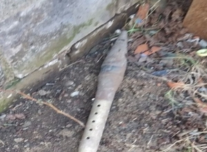 Во дворе дома обнаружена мина