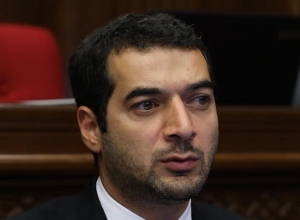 Члены команды возможно ожидали получить должность: Рачья Акопян