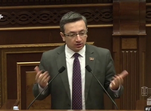 Մարդիք աշխատում են տաքսիստների համար