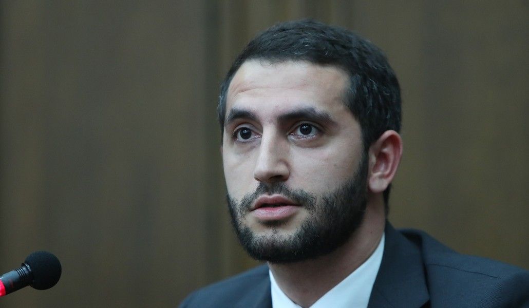 d6615553269e5eaf117fc0d55b313b81-1