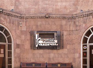 Չեք մոռացել չէ՞․ «Սեքսուալ խառնաշփոթ հյուրանոցում» ներկայացումը