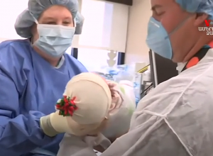 Может ли вирус передаваться от матери к новорожденному?