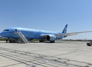 Специальным рейсом из ОАЭ в Армению привезли предметы медицинской помощи